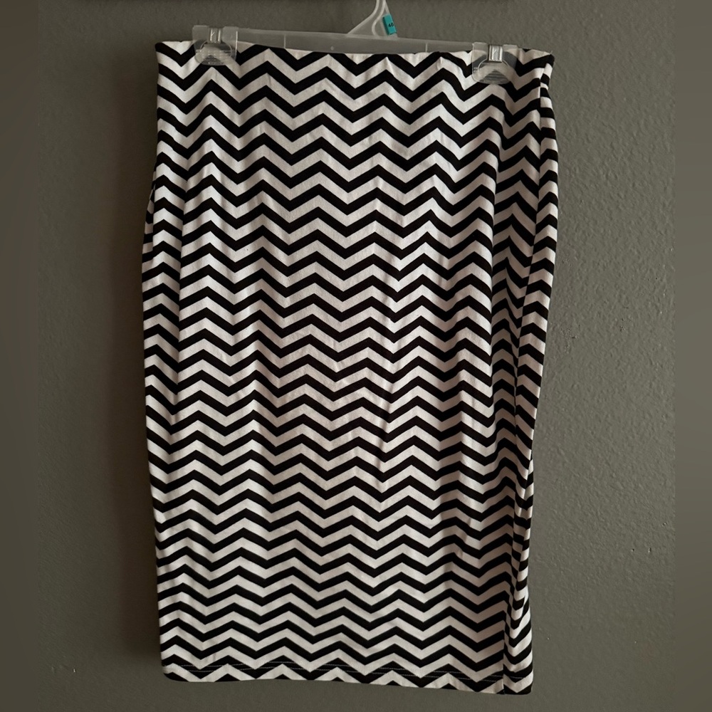 BONGO Black and White Zigzag Pencil Skirt
